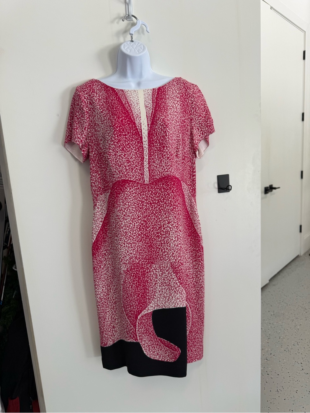 Escada UniquePink Abstract Midi Shift Dress with Black Hem size 42, US 10-12